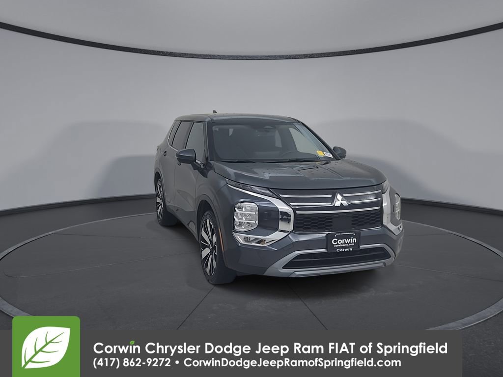 Used 2025 Mitsubishi Outlander SE image 4