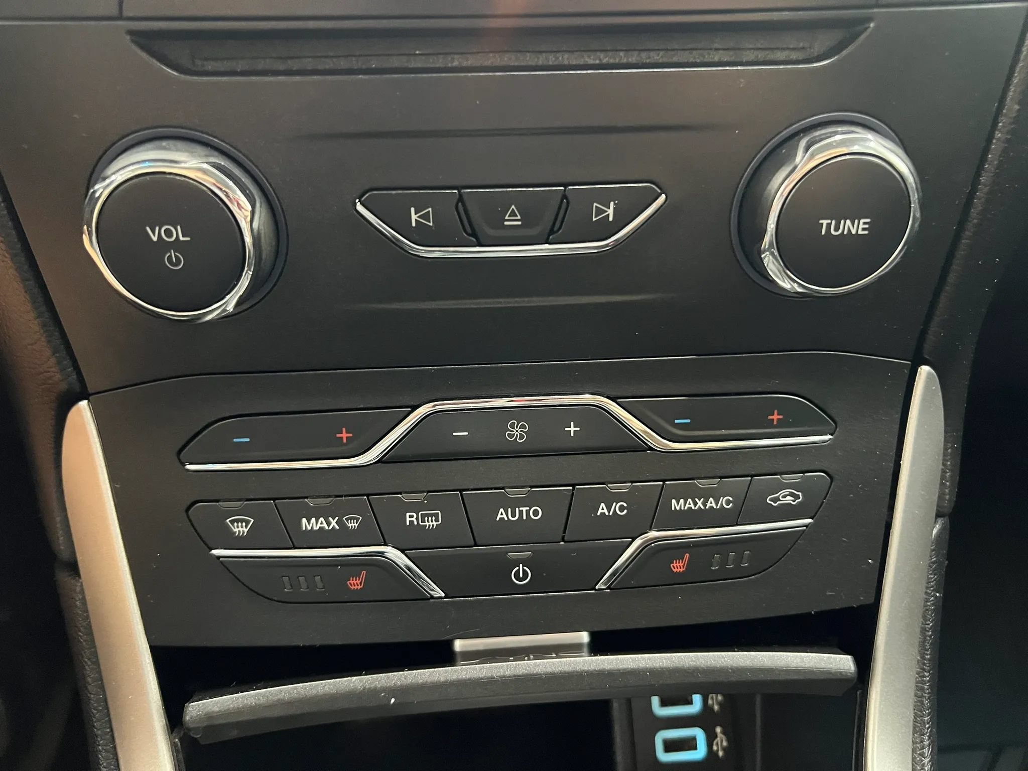 Used 2016 Ford Edge SEL w/ Utility Package FWD image 22
