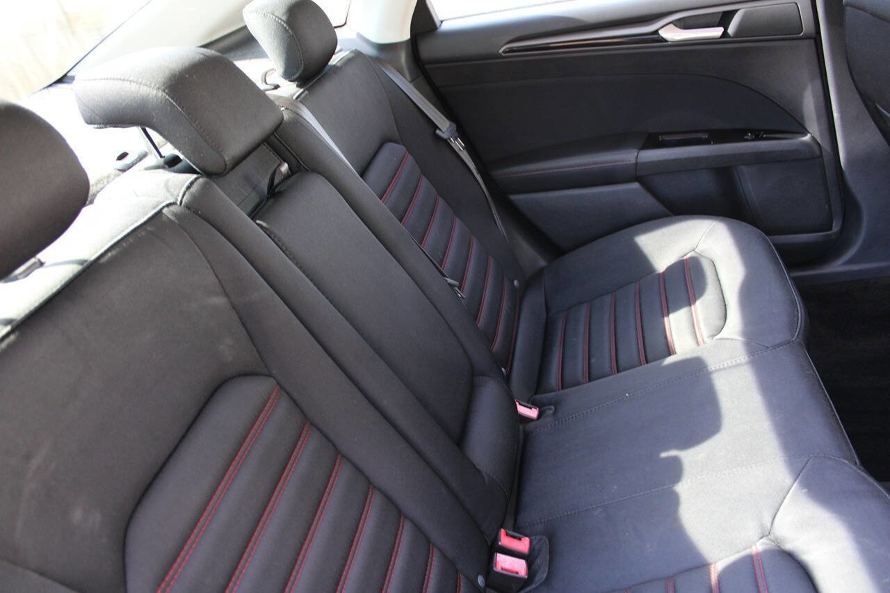 Used 2013 Ford Fusion SE image 34