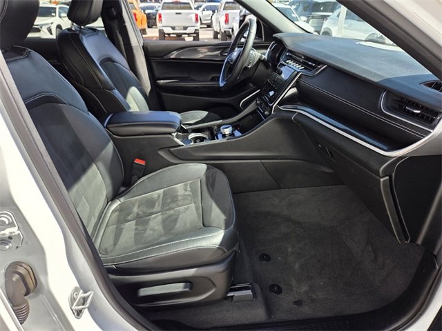 Used 2022 Jeep Grand Cherokee L Laredo image 16