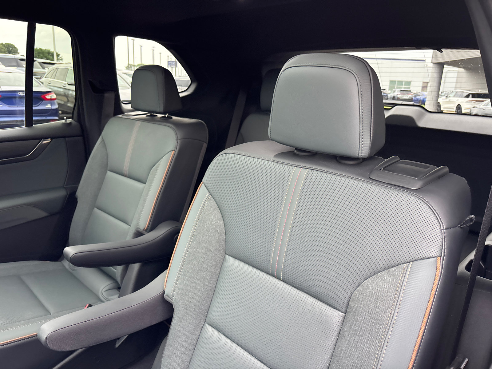 Used 2024 GMC Acadia AT4 AWD/4WD image 25
