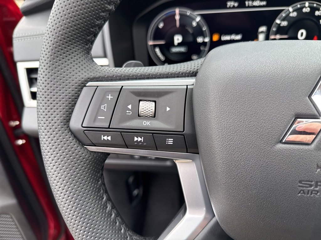 New 2025 Mitsubishi Outlander SE image 31