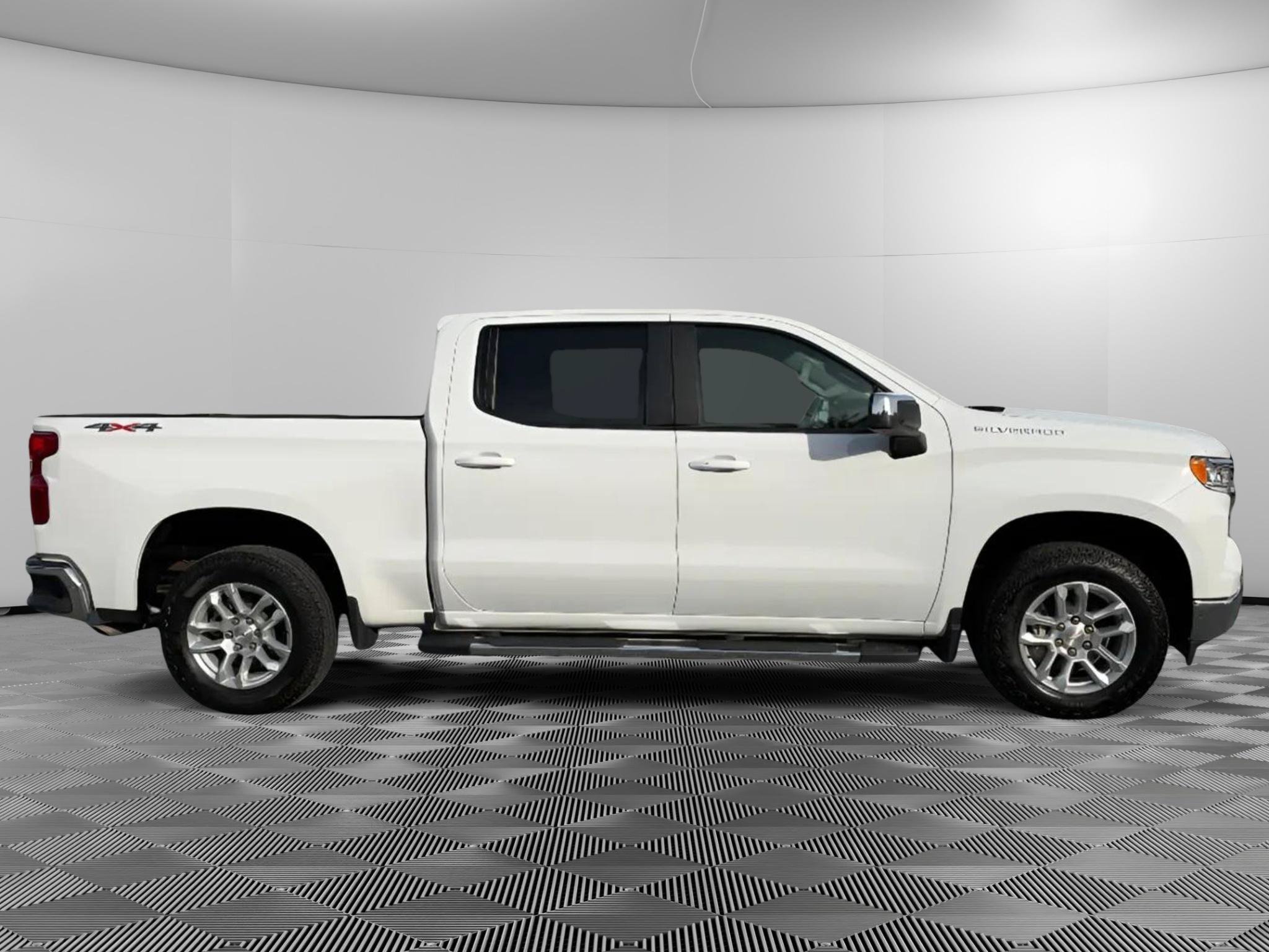 Used 2023 Chevrolet Silverado 1500 LT AWD/4WD image 6