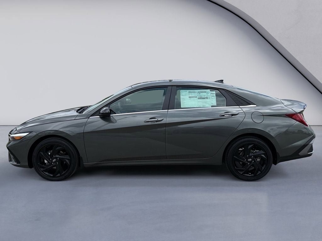 New 2026 Hyundai Elantra SEL Sport FWD image 2