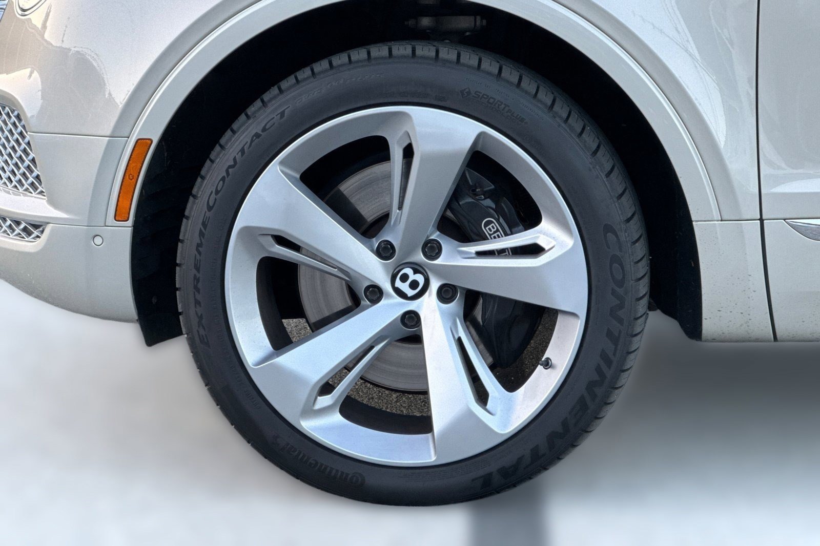 Used 2018 Bentley Bentayga image 12