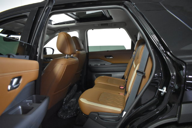 New 2026 Nissan Pathfinder Platinum AWD/4WD image 30