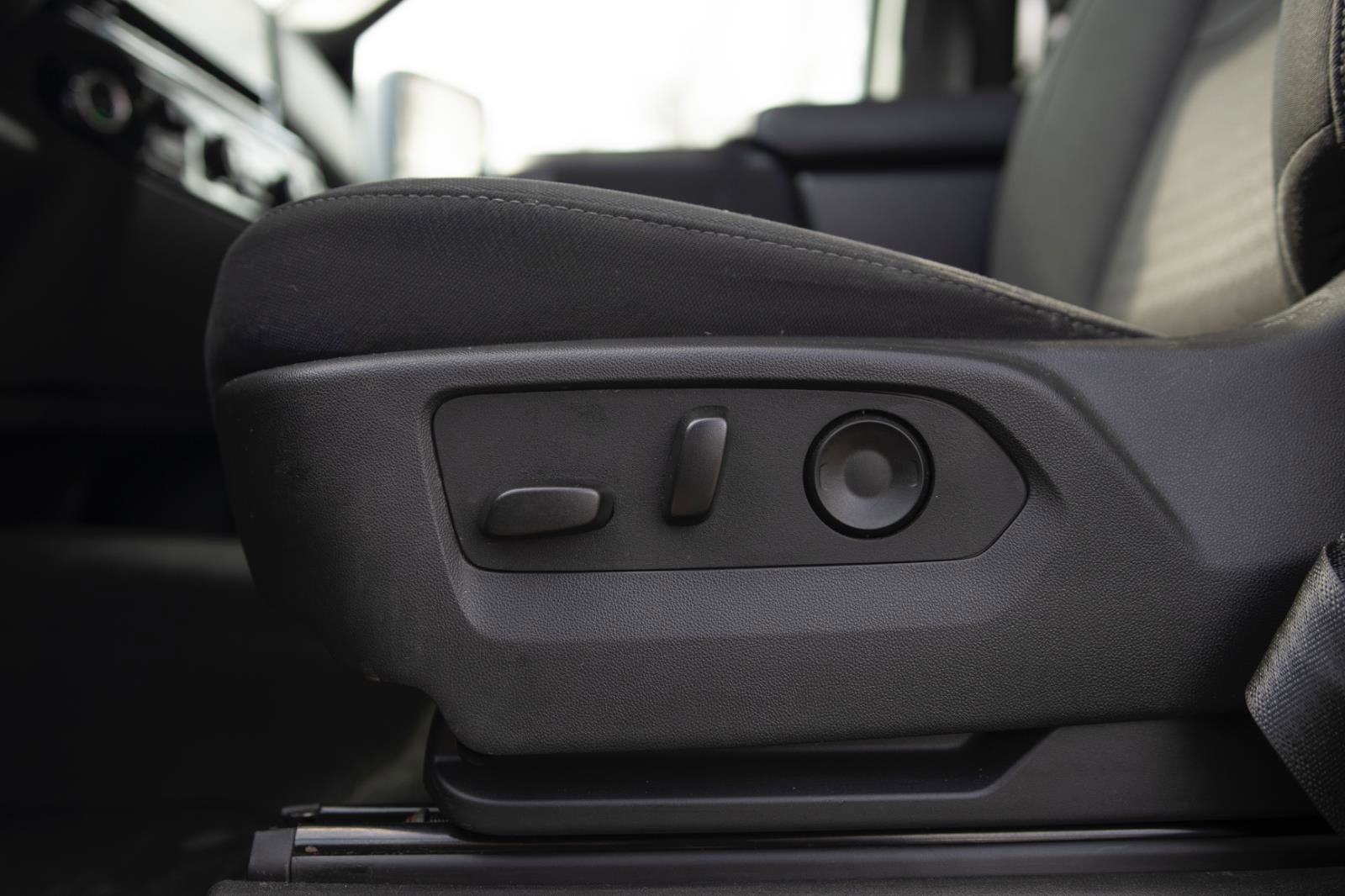 Used 2025 Chevrolet Silverado 2500 LT w/ Convenience Package image 12