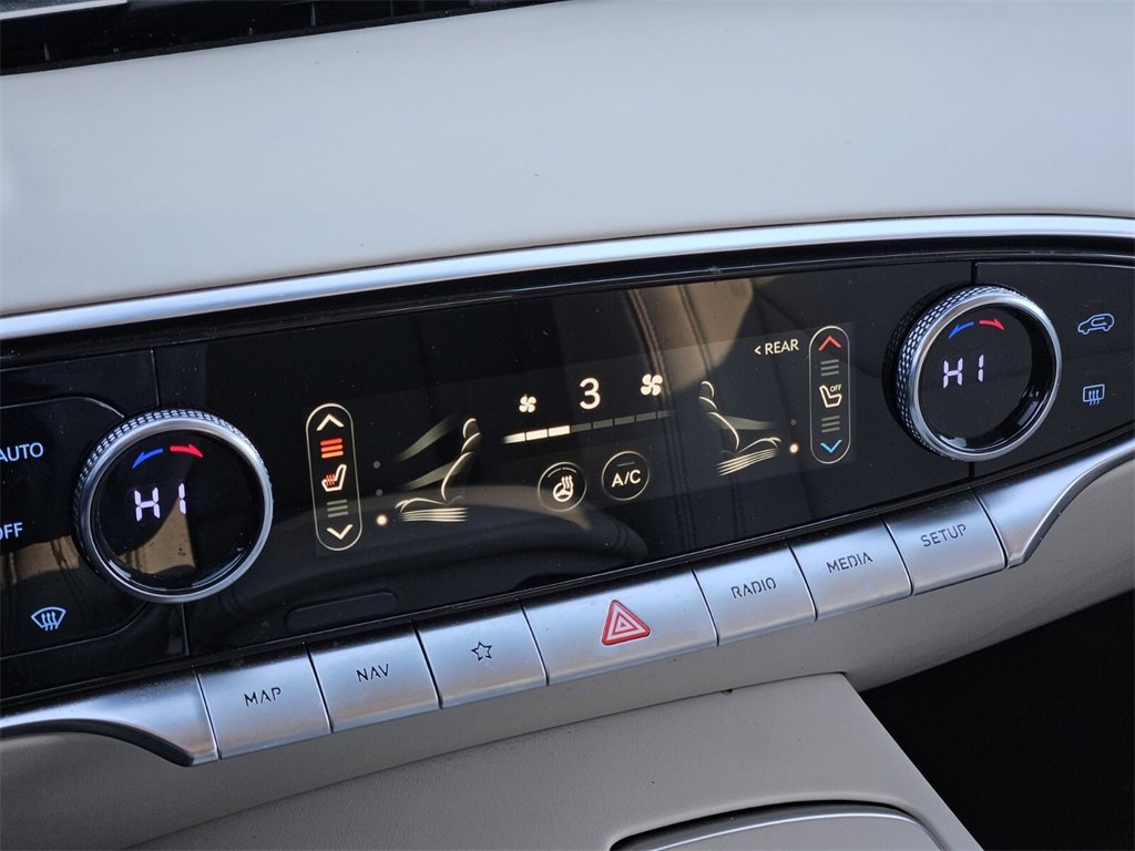 Used 2023 Genesis GV70 2.5T w/ Select Package image 18