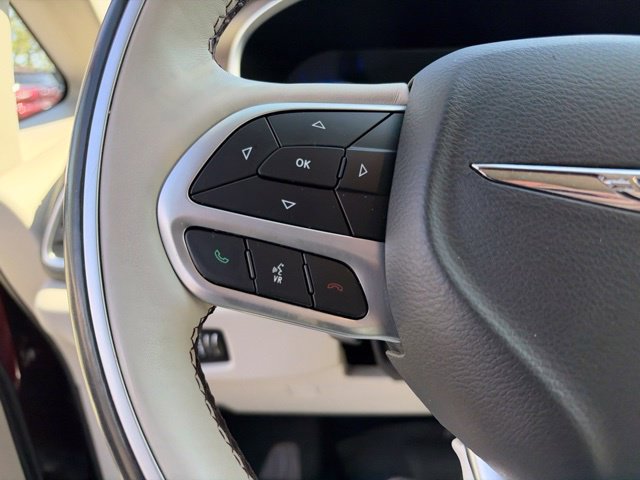 Used 2017 Chrysler Pacifica Limited w/ Tire & Wheel Group FWD image 14