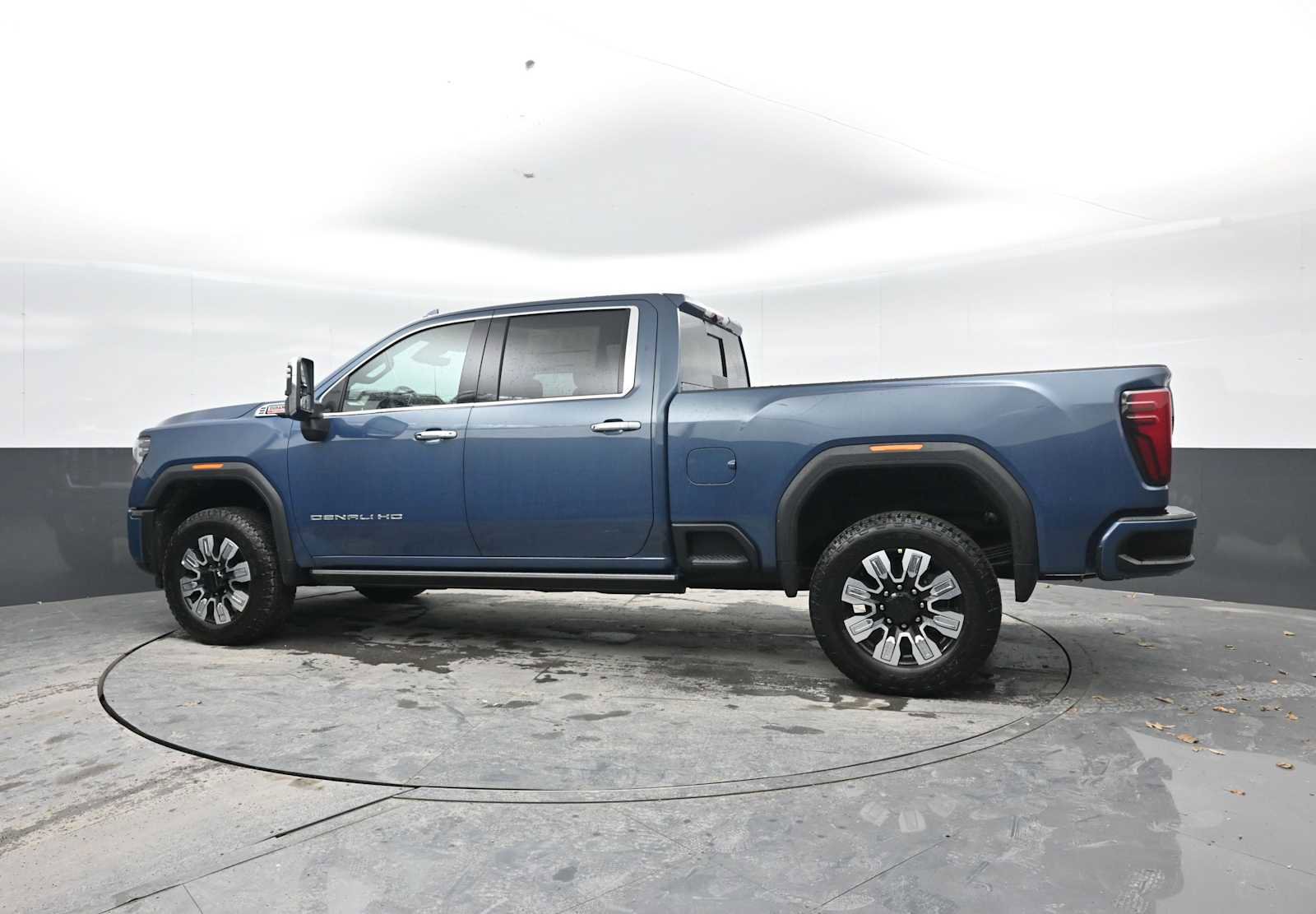 New 2026 GMC Sierra 2500 Denali w/ Denali Reserve Package image 3