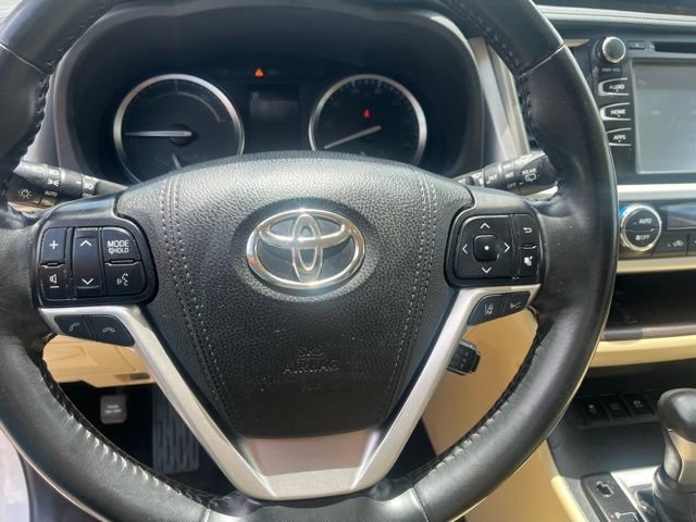 Used 2018 Toyota Highlander XLE AWD/4WD image 18