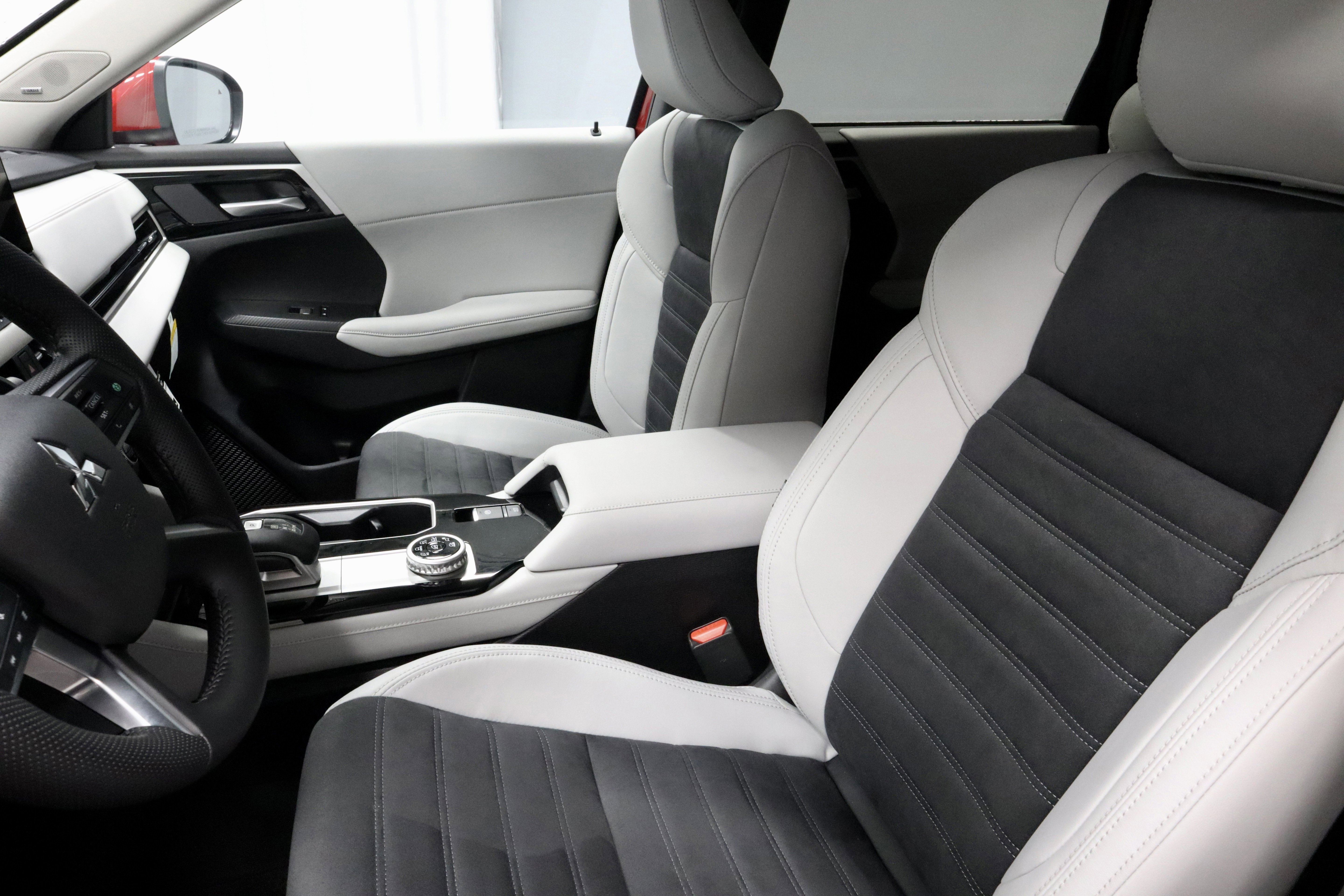 New 2025 Mitsubishi Outlander SE image 16