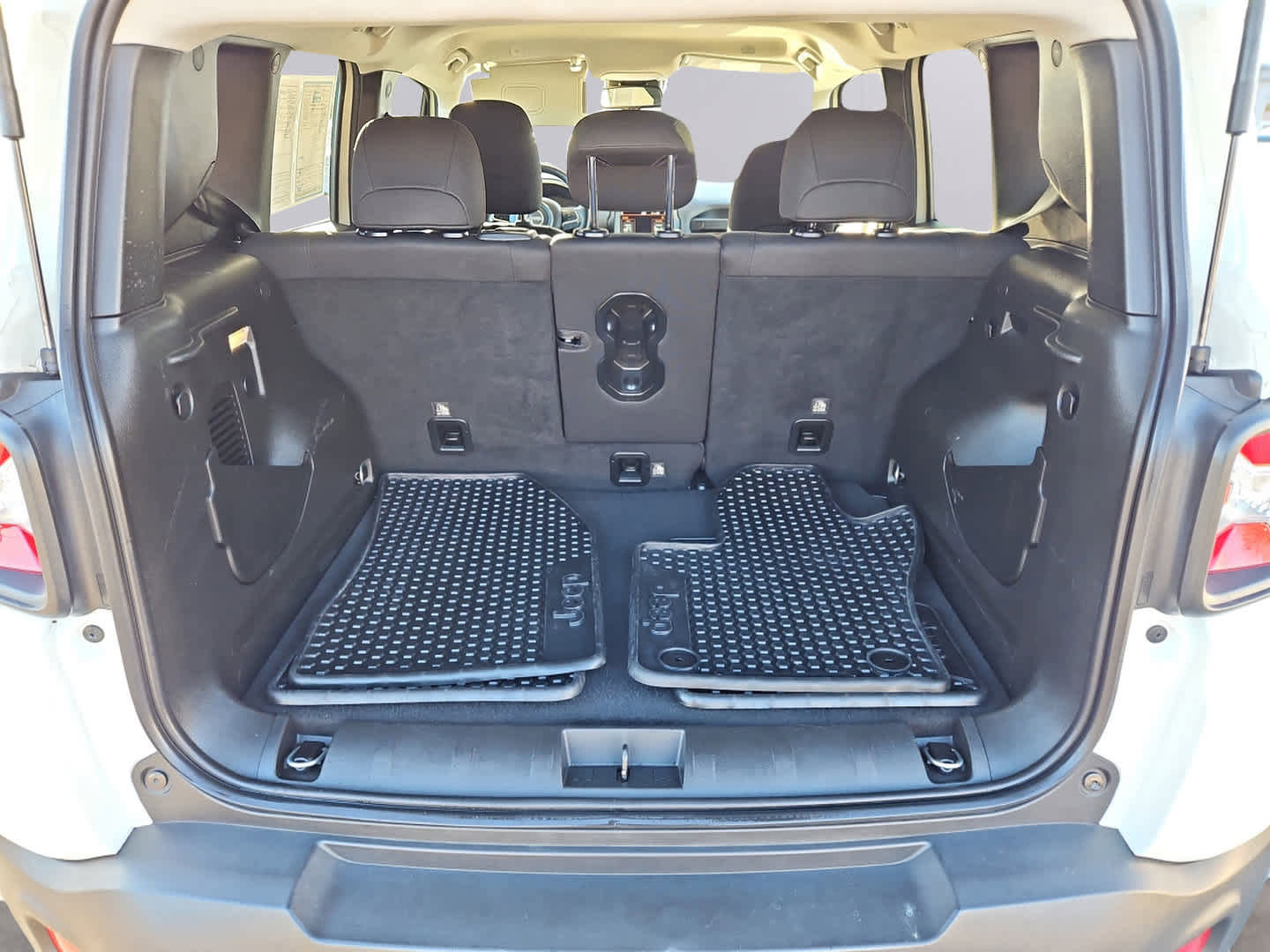 Used 2022 Jeep Renegade Latitude w/ Convenience Group AWD/4WD image 34