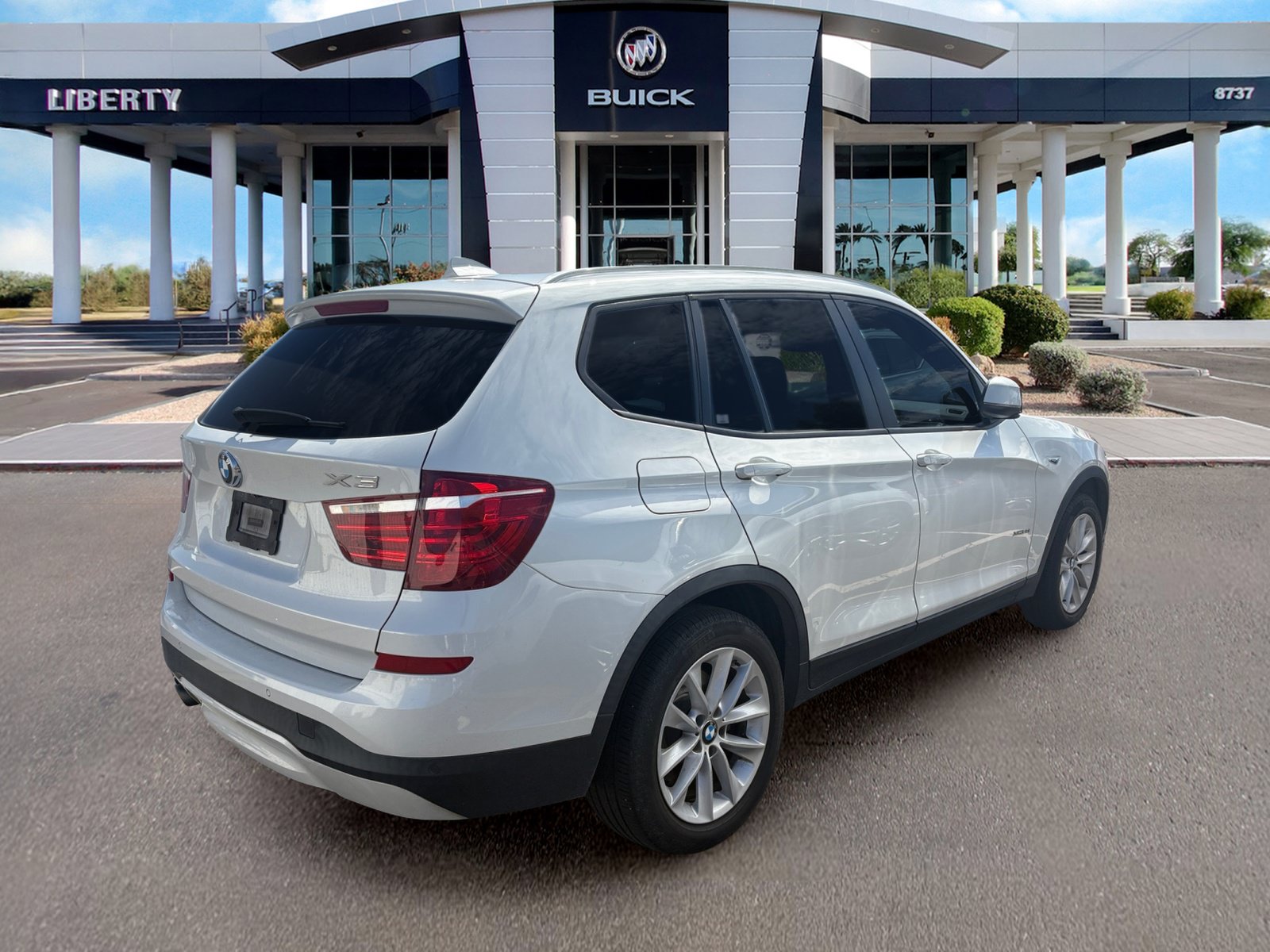 Used 2017 BMW X3 xDrive28i AWD/4WD image 2