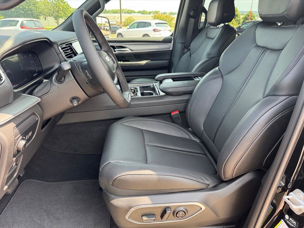 New 2026 Jeep Grand Wagoneer L Limited w/ Convenience Group I AWD/4WD image 10