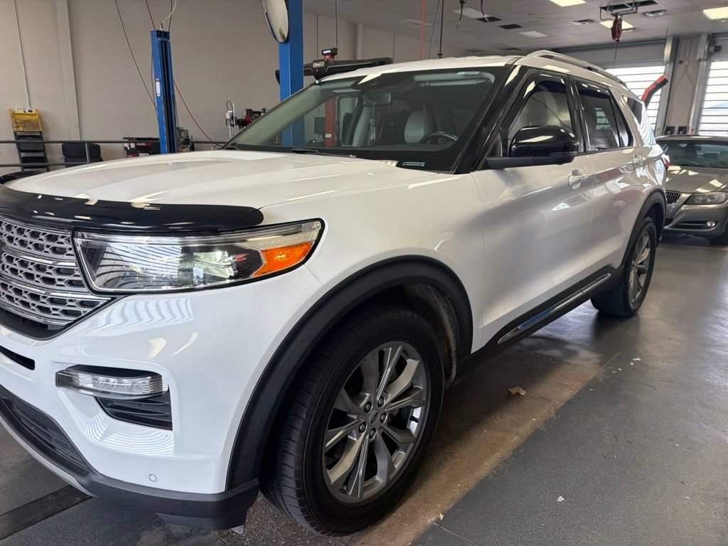 Used 2021 Ford Explorer Limited w/ Equipment Group 301A AWD/4WD image 4