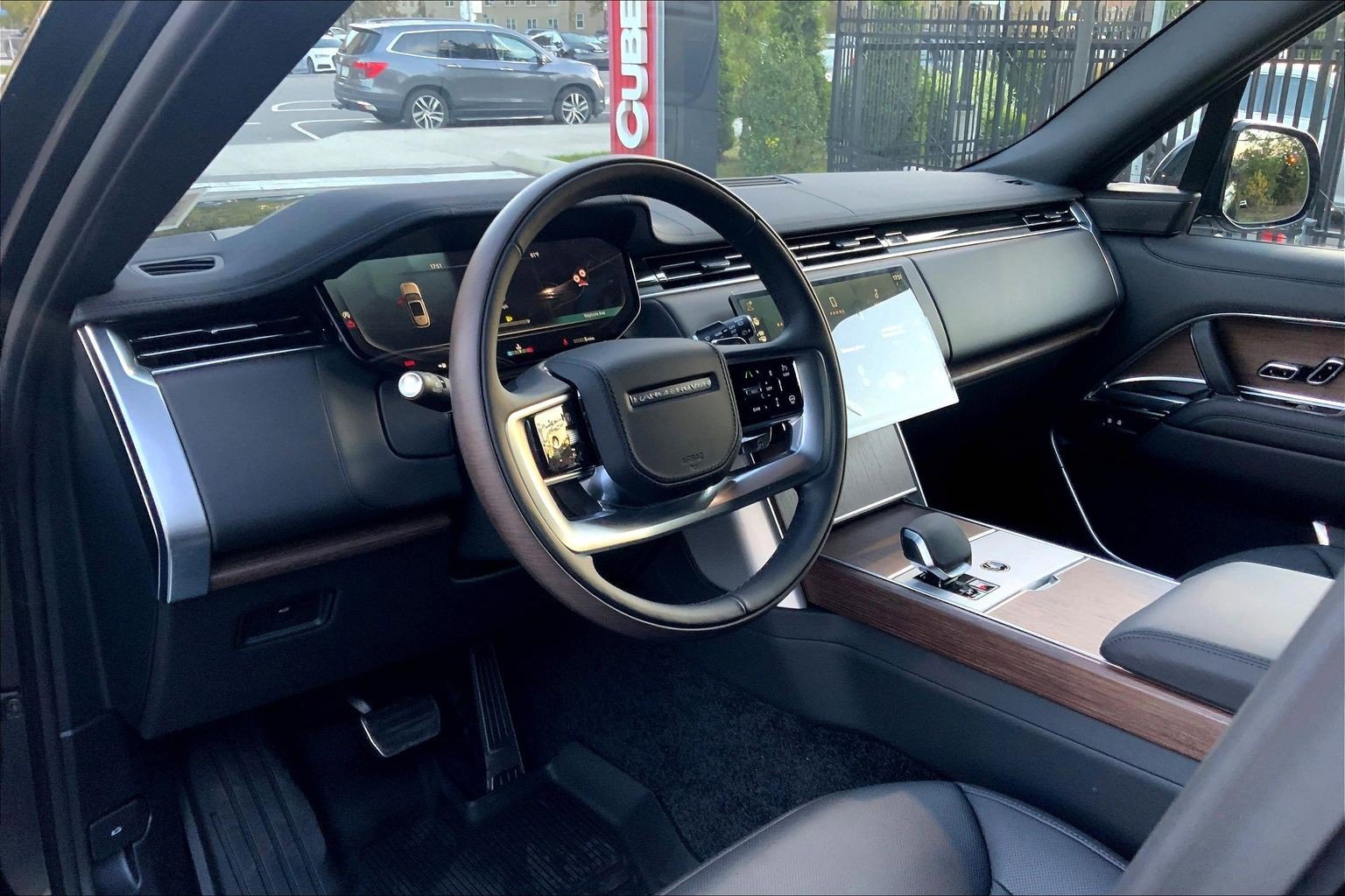 New 2025 Land Rover Range Rover SE image 8