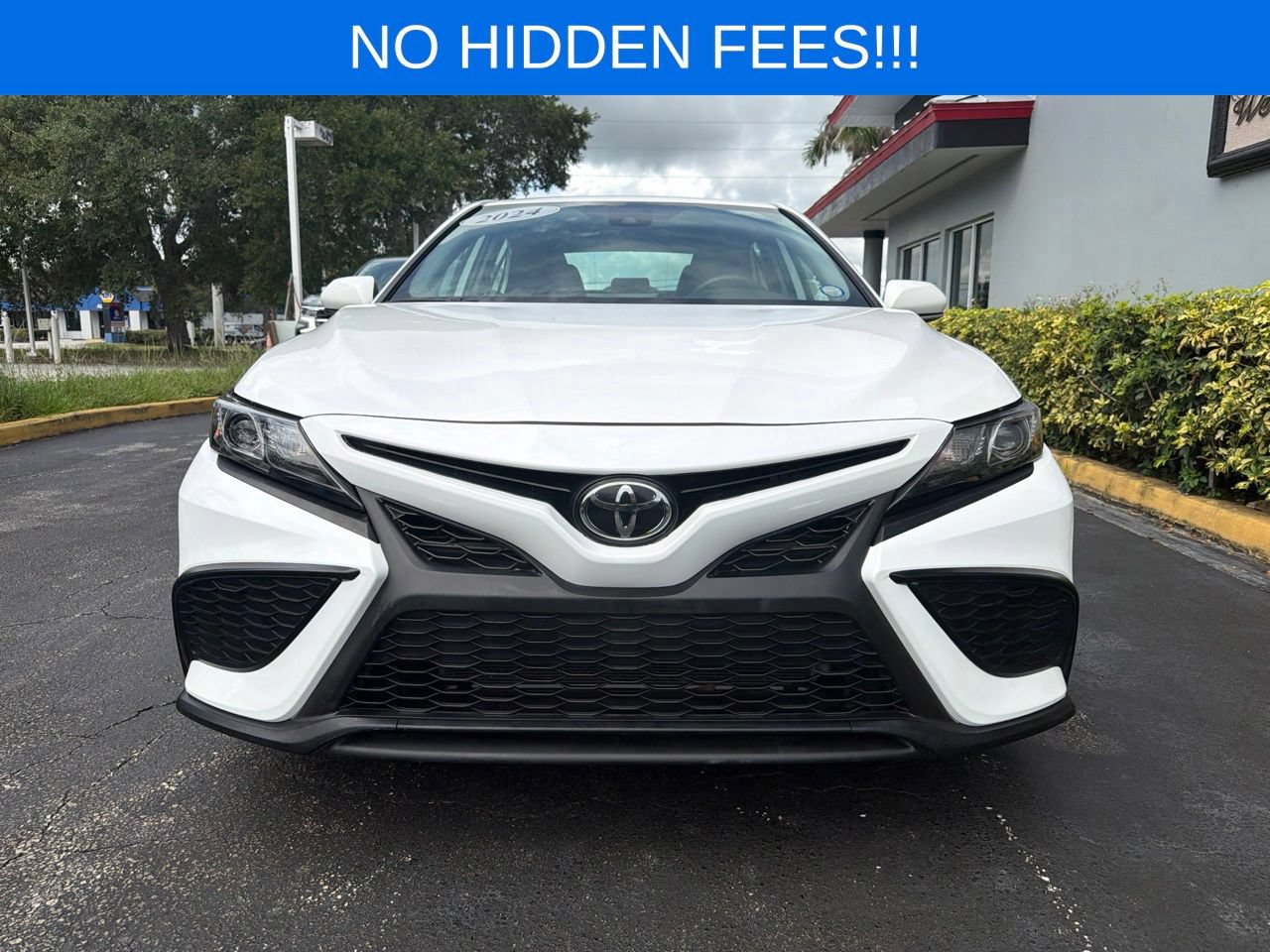 Used 2024 Toyota Camry SE FWD image 4