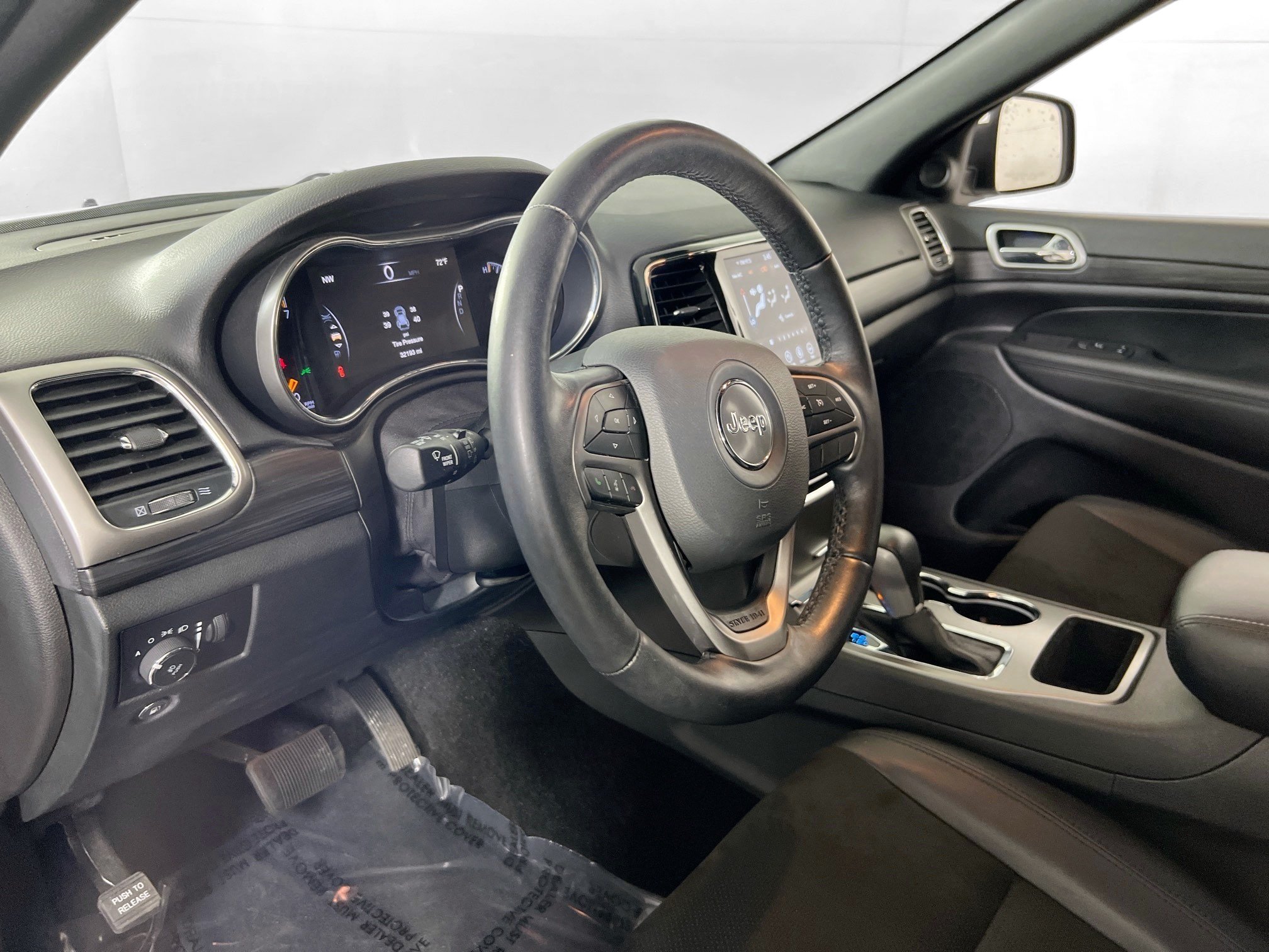 Used 2022 Jeep Grand Cherokee Laredo X AWD/4WD image 9
