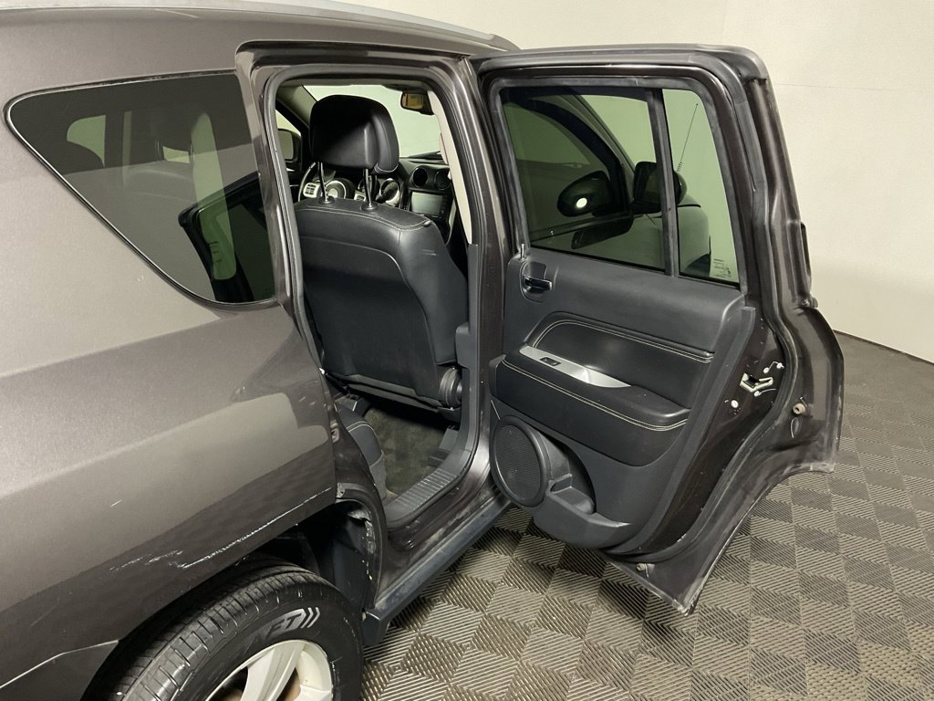 Used 2016 Jeep Compass Latitude AWD/4WD image 30