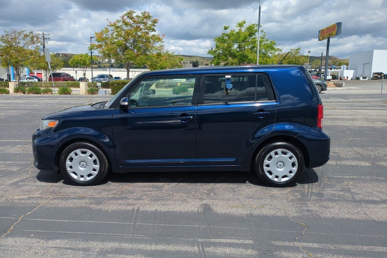 Used 2015 Scion xB image 9