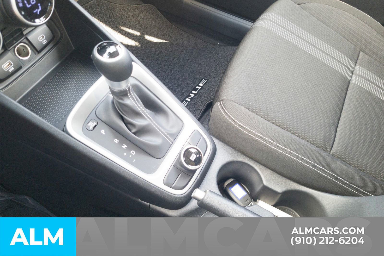 Used 2025 Hyundai Venue SEL image 26