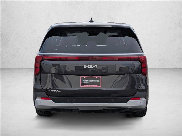 Used 2025 Kia Carnival image 7