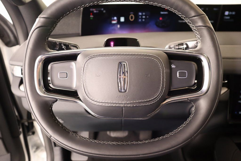 New 2025 Lincoln Navigator Reserve w/ Jet Appearance Package image 3