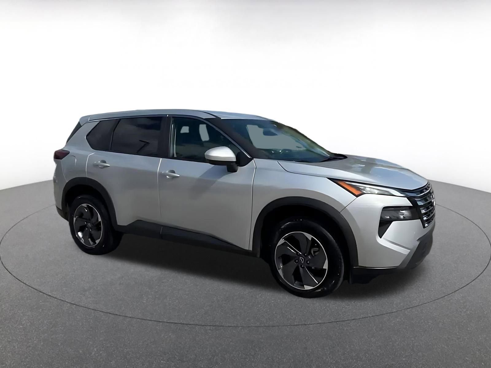 Used 2025 Nissan Rogue SV FWD image 2