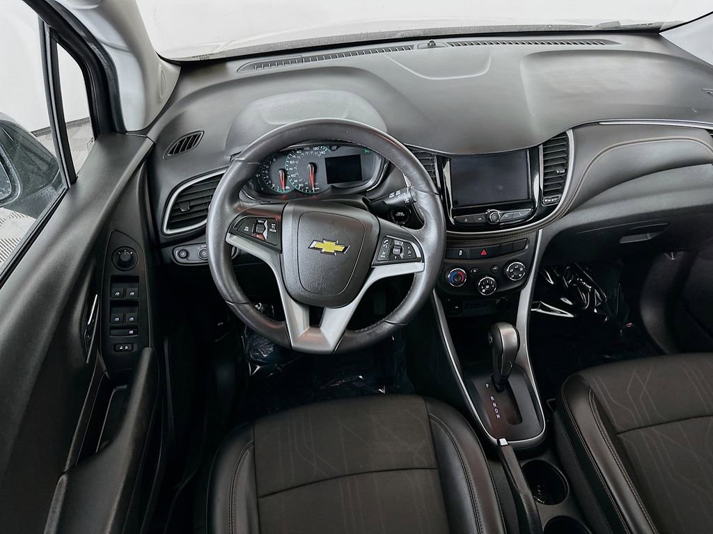 Used 2022 Chevrolet Trax LT w/ LT Convenience Package image 29