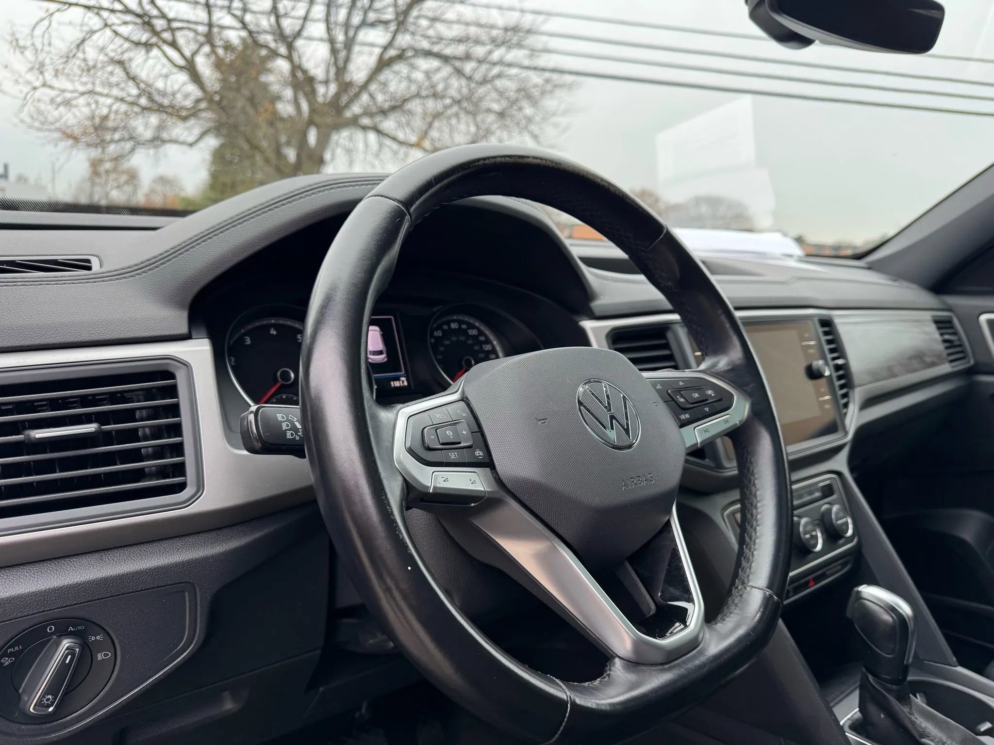 Used 2020 Volkswagen Atlas Cross Sport SE w/ Panoramic Sunroof Package image 20