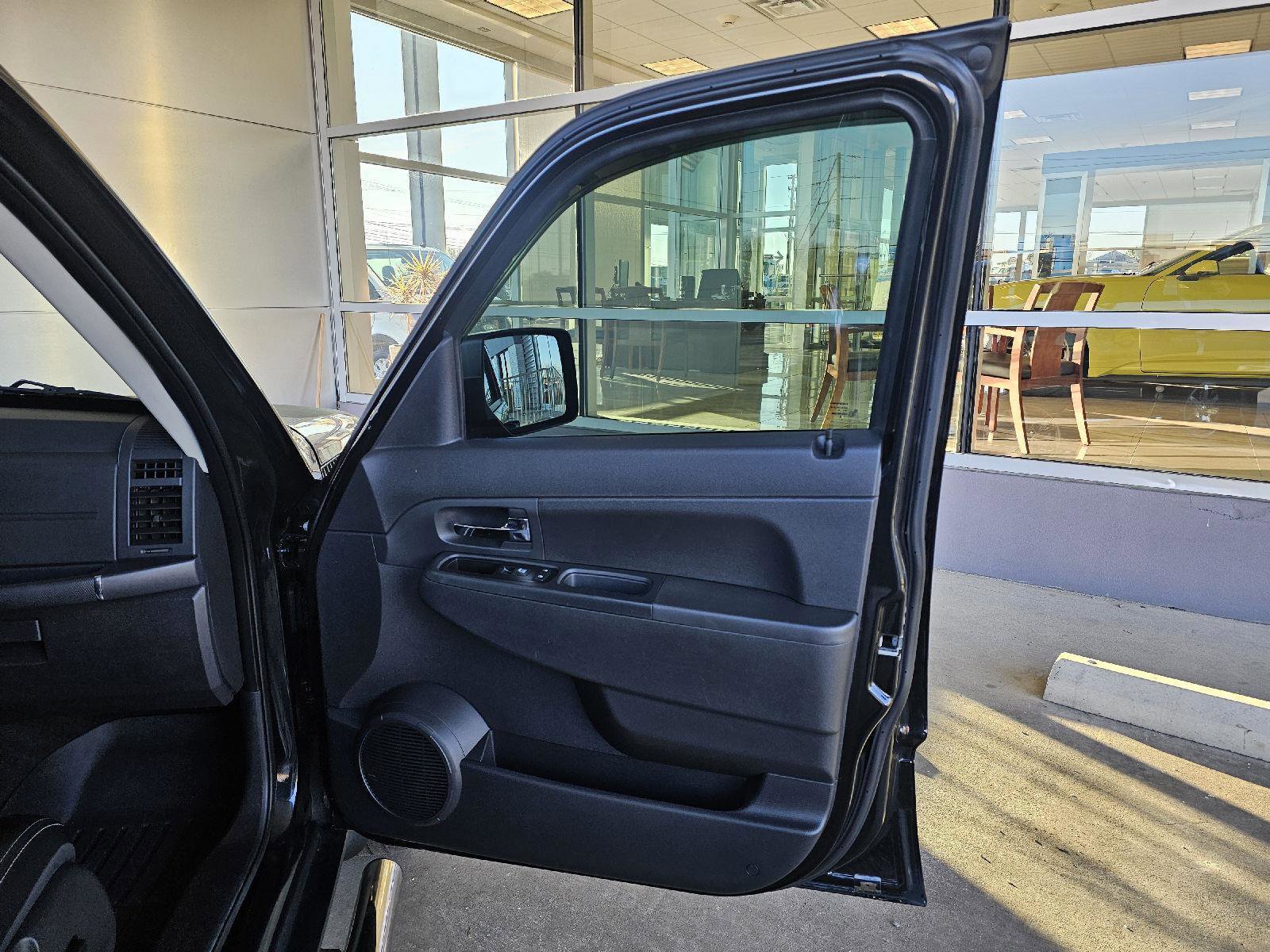 Used 2012 Jeep Liberty Sport image 11