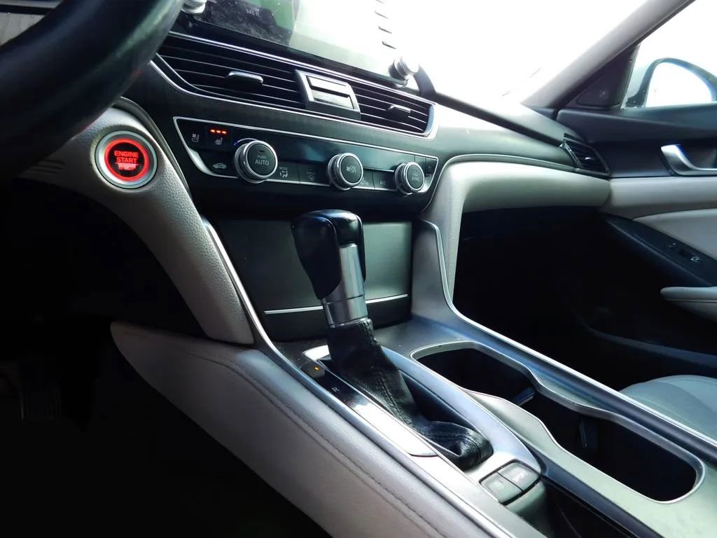 Used 2018 Honda Accord Touring image 15