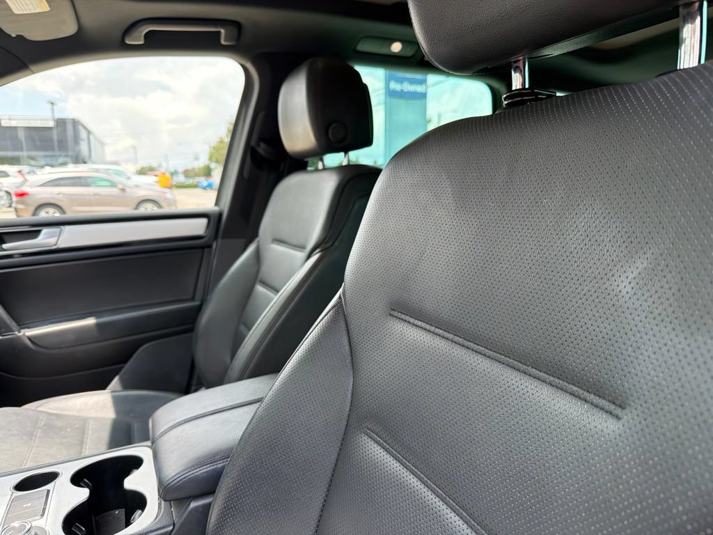 Used 2017 Volkswagen Touareg Wolfsburg Edition AWD/4WD image 4