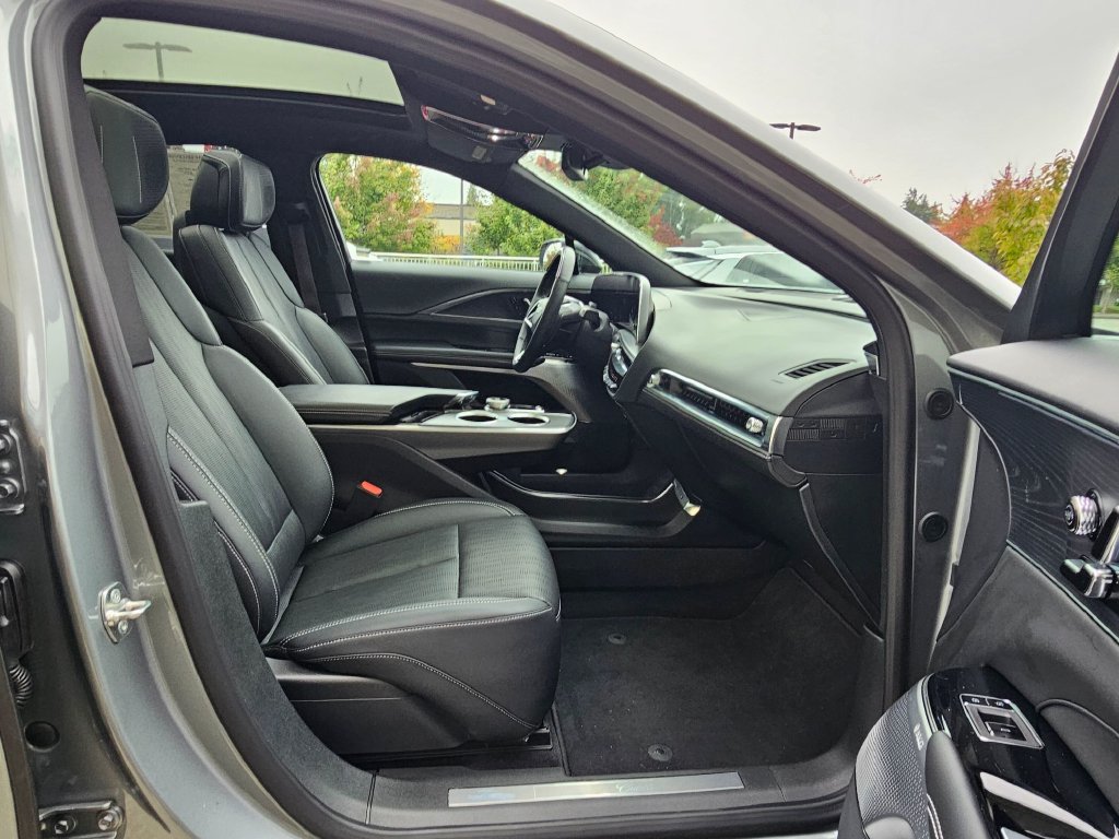 Certified 2024 Cadillac Lyriq Luxury AWD/4WD image 10