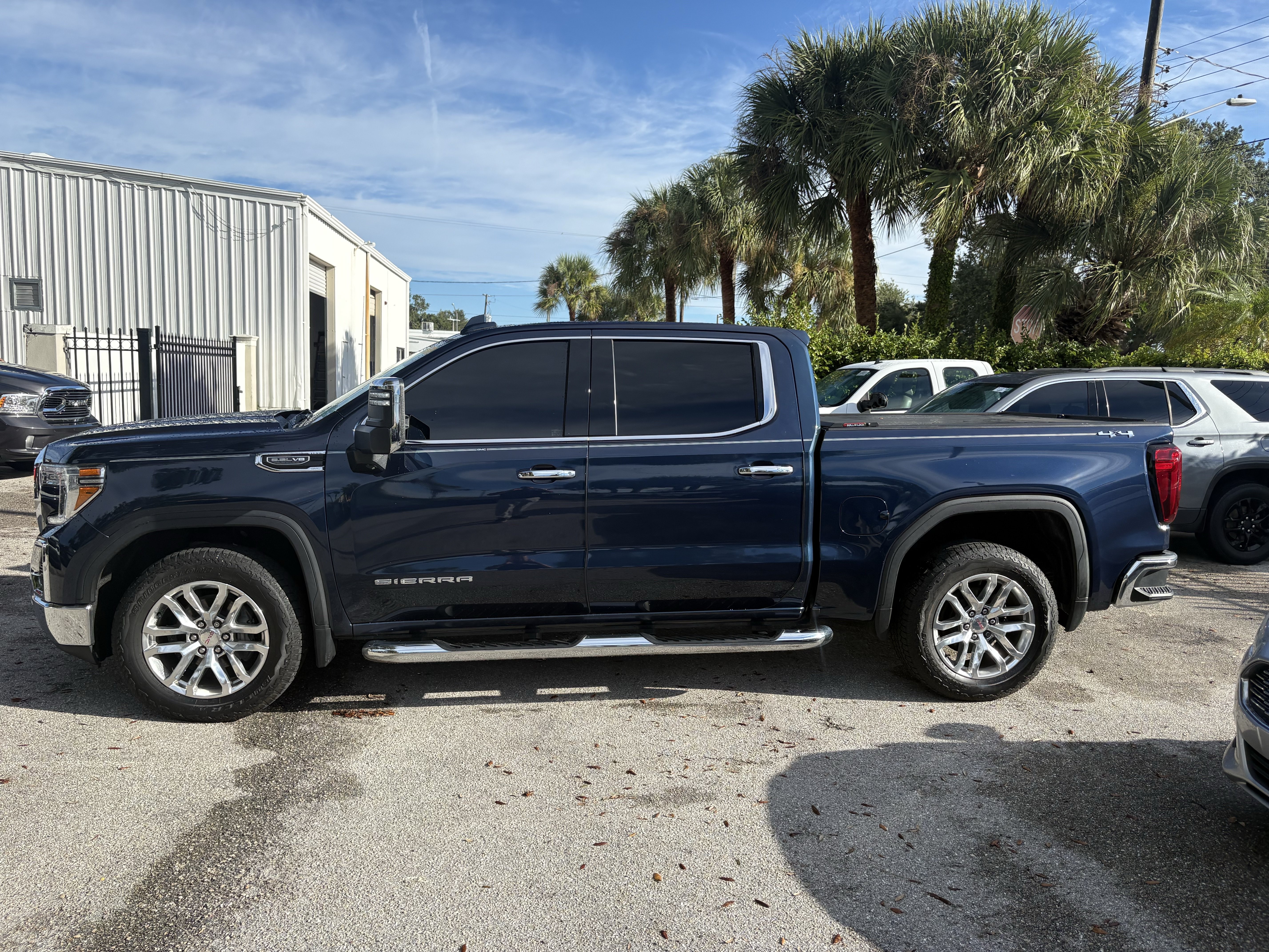 Used 2021 GMC Sierra 1500 SLT w/ Technology Package AWD/4WD image 4