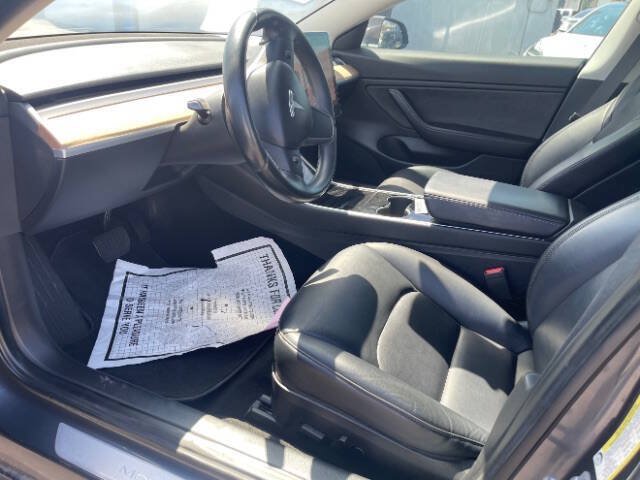 Used 2018 Tesla Model 3 Long Range RWD image 10