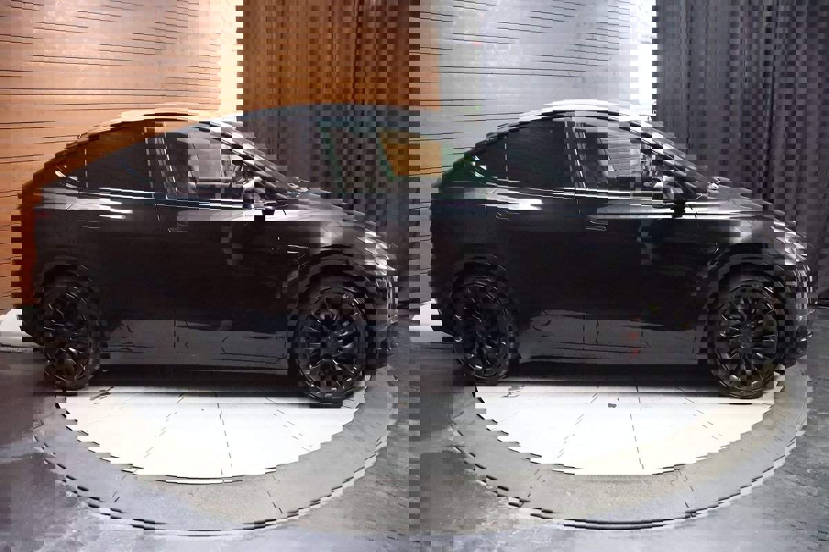 Used 2022 Tesla Model Y Performance image 18