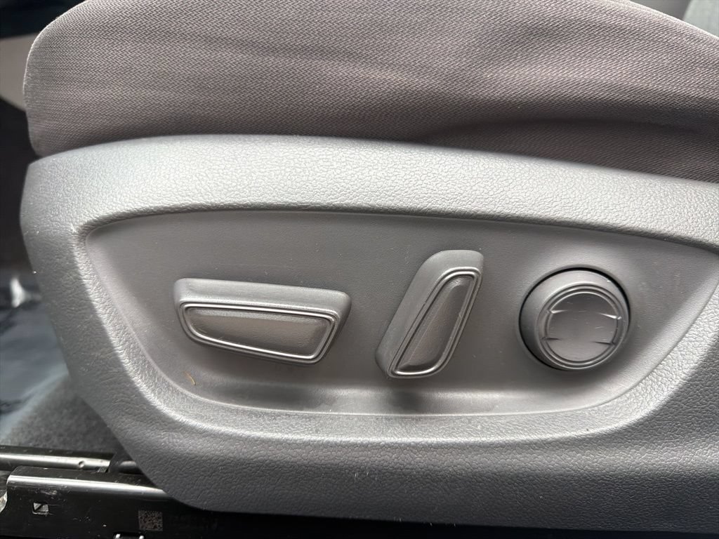 Used 2019 Toyota Camry LE FWD image 14