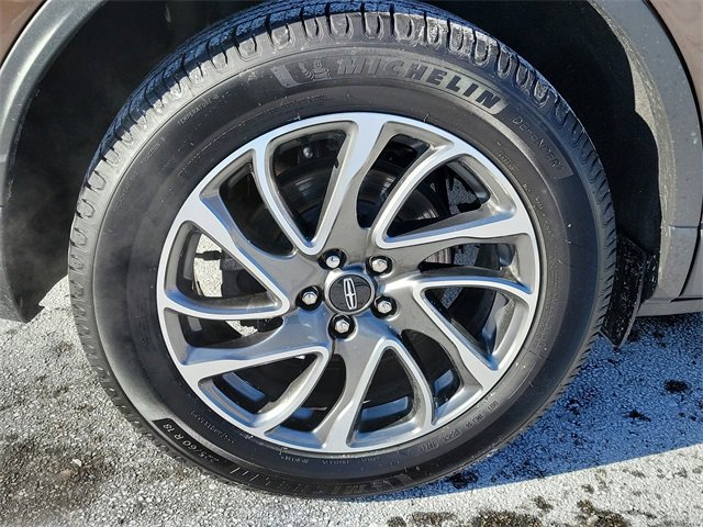 Used 2022 Lincoln Corsair FWD w/ Equipment Group 101A image 5