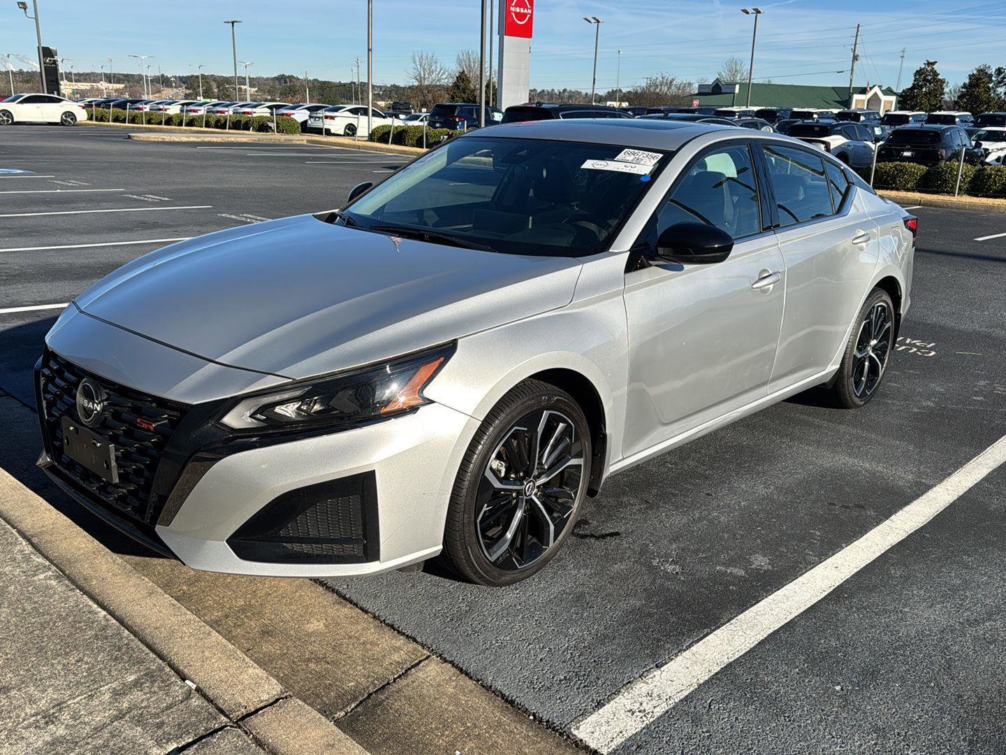 Used 2024 Nissan Altima 2.5 SR w/ SR Premium Package image 1