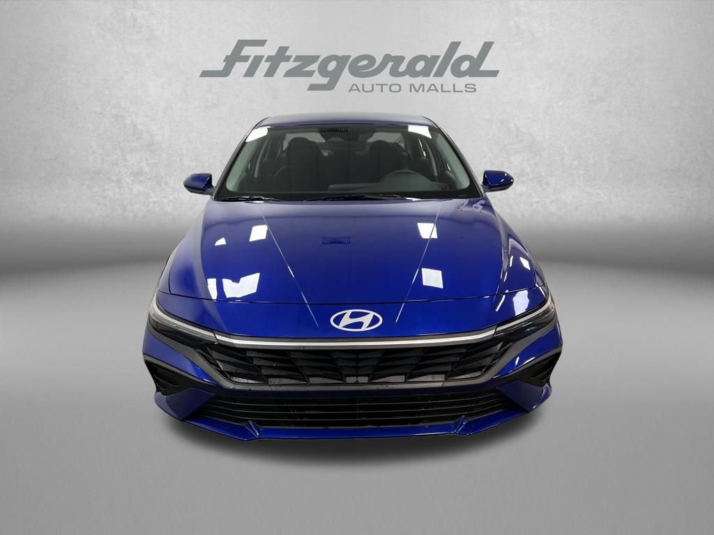 Used 2025 Hyundai Elantra Blue image 9