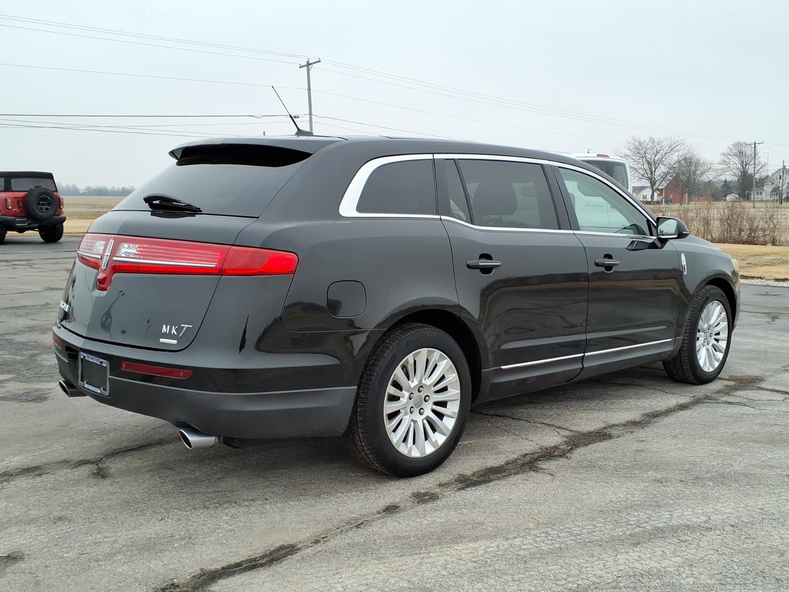 Used 2012 Lincoln MKT AWD image 3