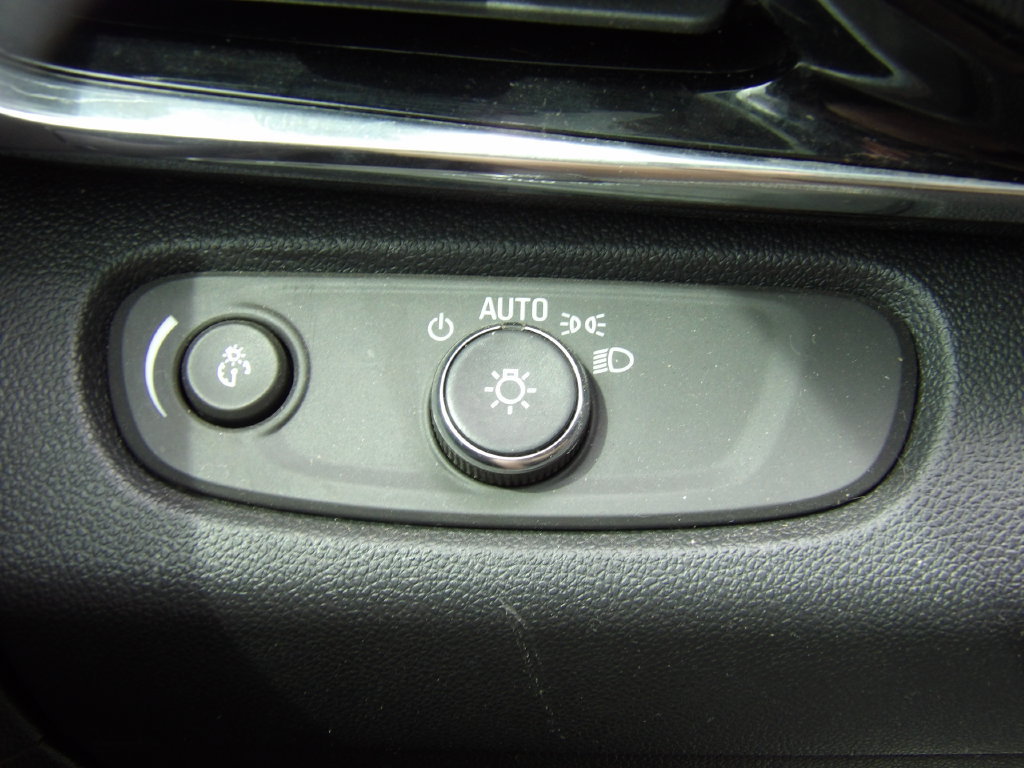 Used 2025 Buick Envista Sport Touring FWD image 13