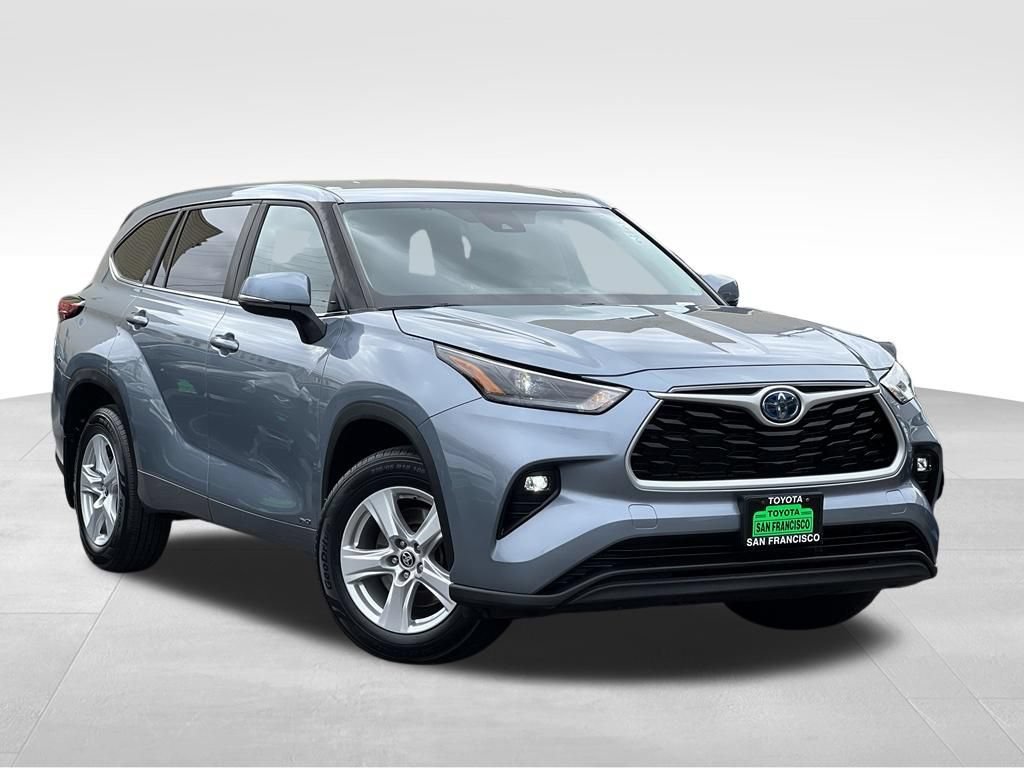 Used 2023 Toyota Highlander LE AWD/4WD image 7