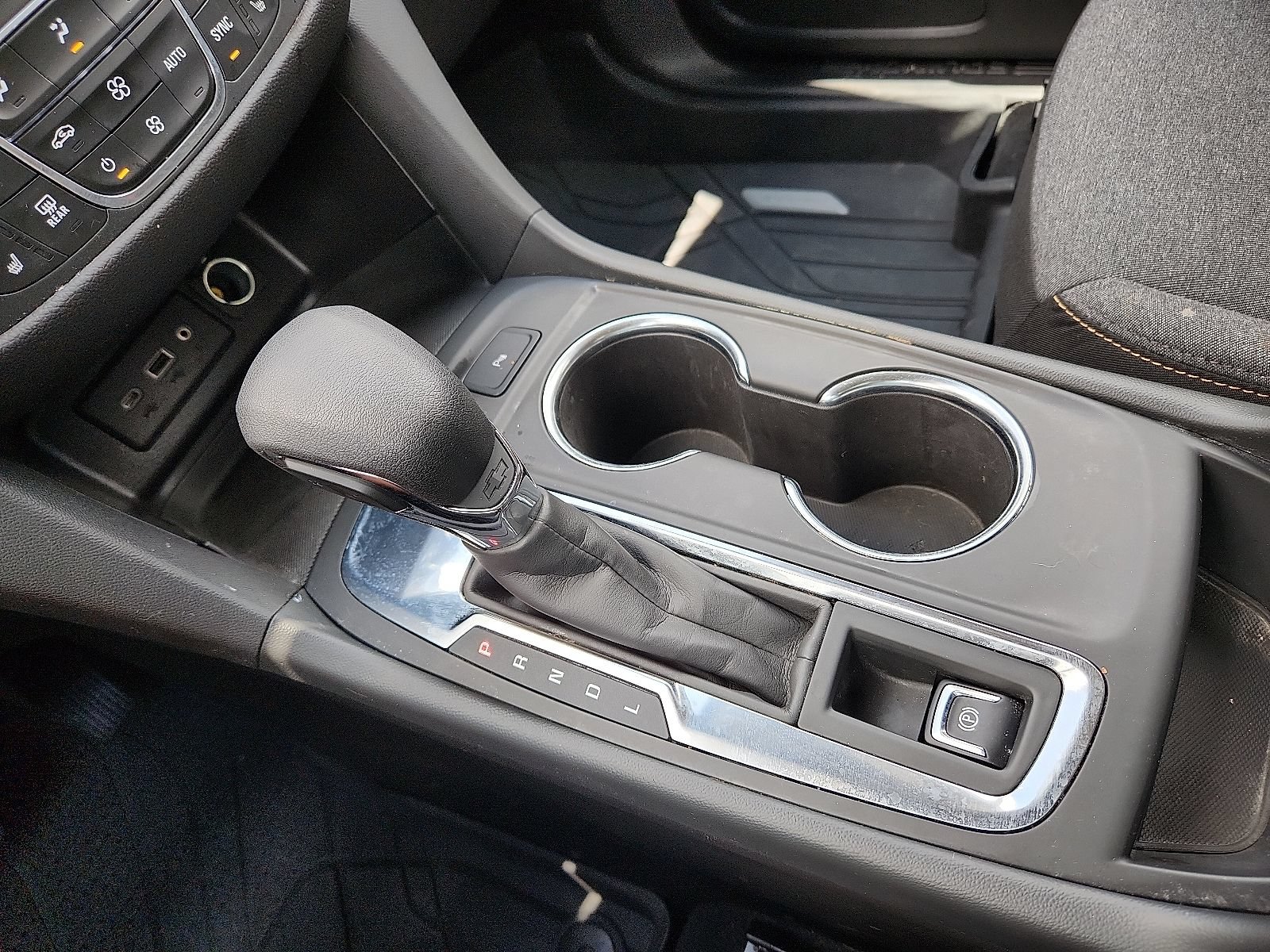 Used 2024 Chevrolet Equinox LT w/ LPO, Floor Liner Package FWD image 25