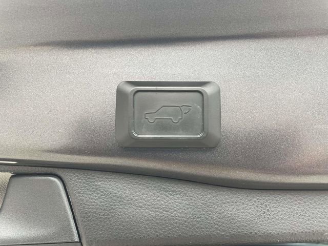 Used 2020 Toyota RAV4 XLE w/ Convenience Package image 12