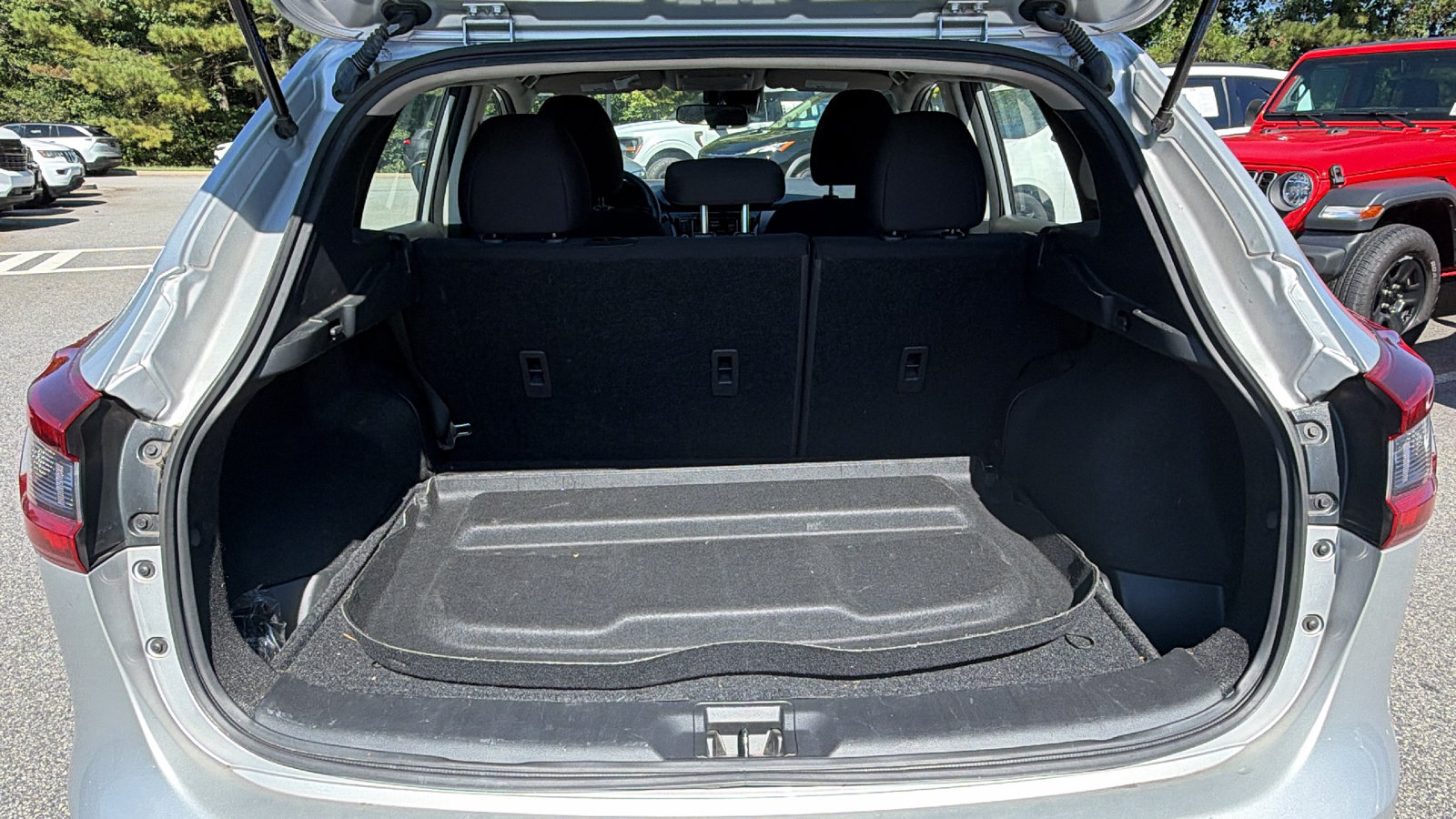 Used 2022 Nissan Rogue Sport S FWD image 13