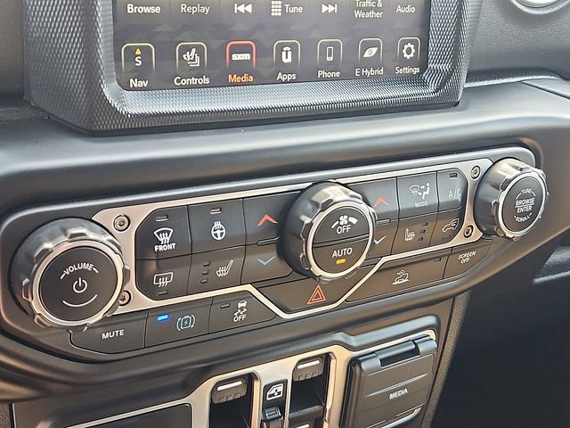Used 2023 Jeep Wrangler Unlimited Sahara w/ Cold Weather Group AWD/4WD image 10