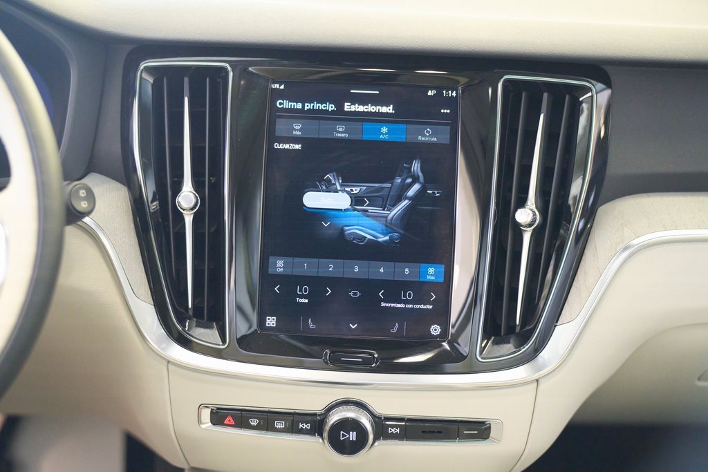 Certified 2025 Volvo V60 B5 Cross Country Plus image 18